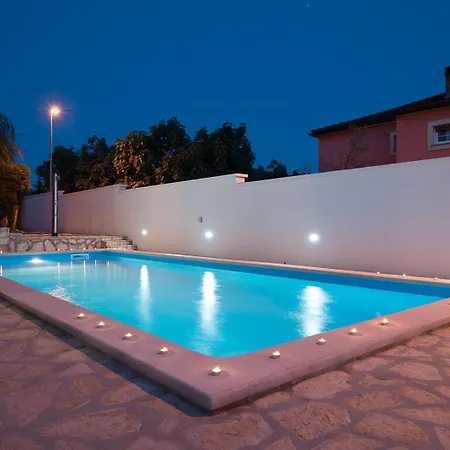 Ferienvilla Mit Pool In * Pula