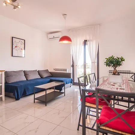 Ferienvilla Mit Pool In Holiday home Pula