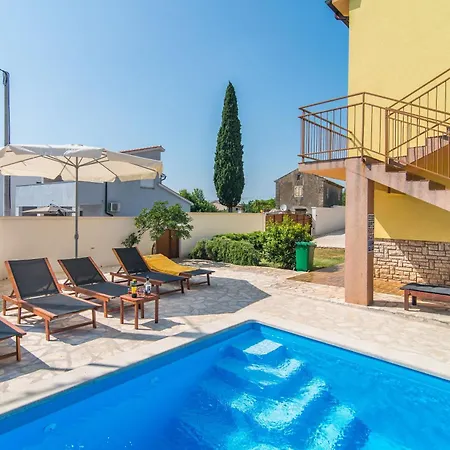 Ferienvilla Mit Pool In * Pula