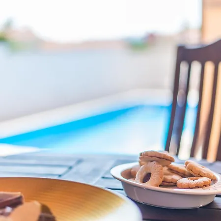 Ferienvilla Mit Pool In Holiday home