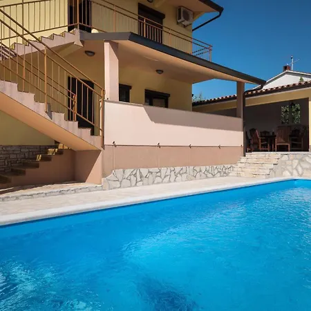Ferienvilla Mit Pool In Holiday home Pula